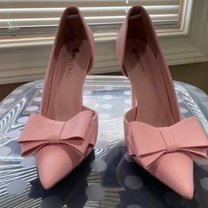 NWOT Pink Bow Heels